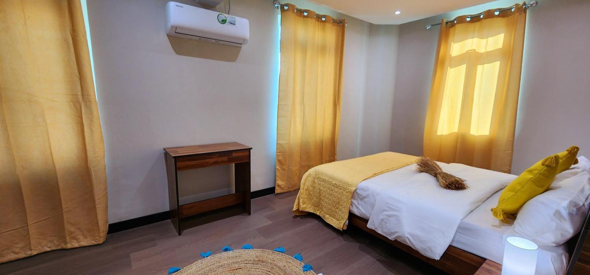 Phoenix Beach Apartments Sea View Flic en Flac Bagian luar foto